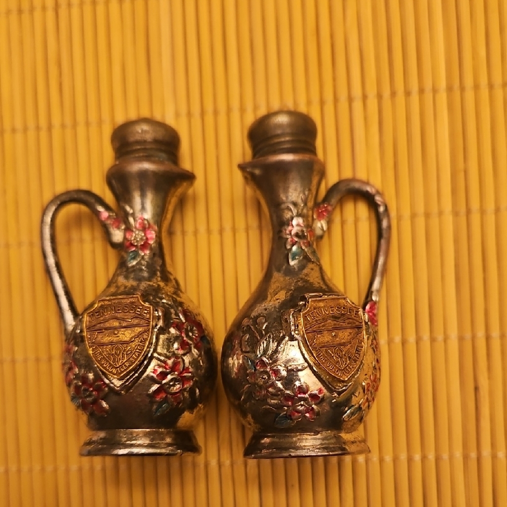 Vintage 30/40s Tennessee Salt/pepper Shakers